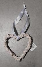 NIEUW decoratie wit open HART met wit satijnen ophang lint, Ophalen of Verzenden, Nieuw