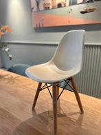 Eames DSW kinderstoel, Kinderen en Baby's, Ophalen of Verzenden, Zo goed als nieuw, Stoel(en)
