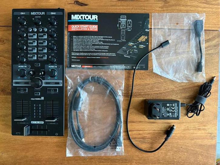 Reloop Mixtour DJ Controller, Muziek en Instrumenten, Dj-sets en Draaitafels, Gebruikt, Dj-set, Reloop, Ophalen of Verzenden