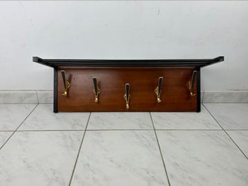 Vintage mid century modern wandkapstok met hoedenrek beschikbaar voor biedingen