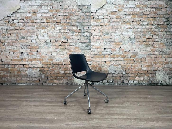 Arper Palm zwart bij TheReSales, Huis en Inrichting, Stoelen, Zo goed als nieuw, Vijf, Zes of meer stoelen, Hout, Kunststof, Zwart