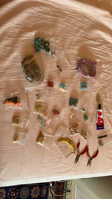 Sieraden maken - Verschillende kralen, kettingen en slotjes beschikbaar voor biedingen