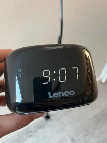 Lenco FM wekkerradio met verlichting en snoozeknop beschikbaar voor biedingen
