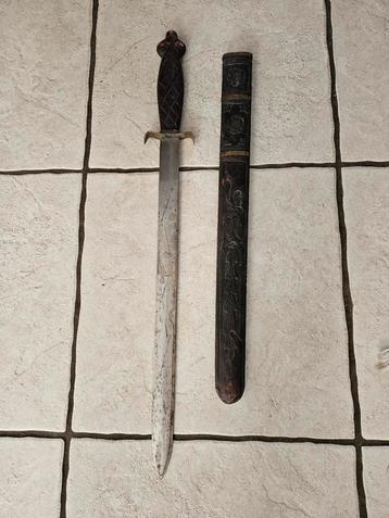 Oud Zwaard met Schede beschikbaar voor biedingen