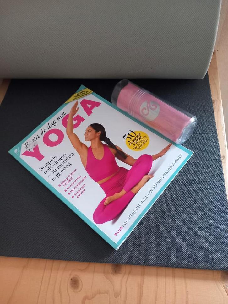 Nieuwboek van 130pag.Yoga,en elastiek van Leontien van moors, Boeken, Sportboeken, Nieuw, Ophalen of Verzenden