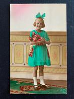 1927 Meisje in groene jurk (KA), Gelopen, Kinderen, Ophalen of Verzenden, 1920 tot 1940