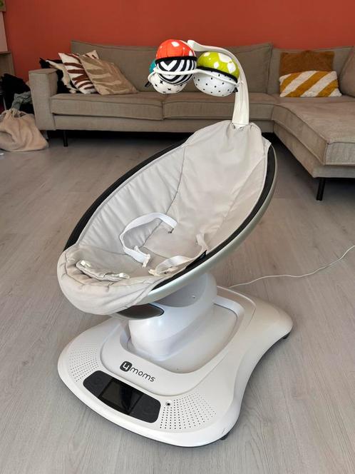 4moms mamaroo 4 (met speelboog & doos), Kinderen en Baby's, Wipstoeltjes, Zo goed als nieuw, Overige merken, Met gordel(s) of riempje(s)