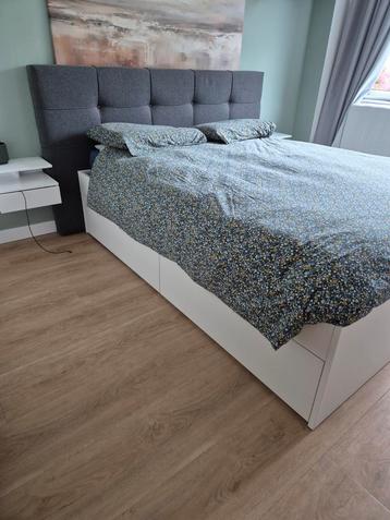 Ikea Tweepersoonsbed met hoofdbord