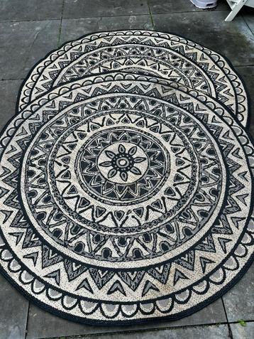 2x Vloerkleed Leenbakker doorsnede 2 meter beschikbaar voor biedingen