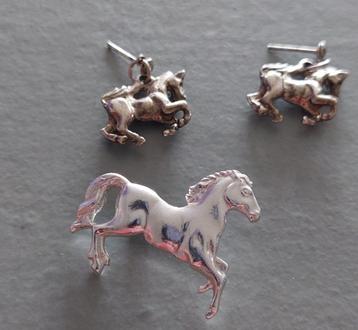 Broche en oorbellen paard beschikbaar voor biedingen