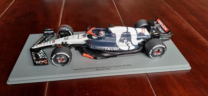 Spark 1:18 Alpha Tauri AT04 Bahrain GP 2023 Nyck de Vries, Hobby en Vrije tijd, Modelauto's | 1:18, Zo goed als nieuw, Overige merken