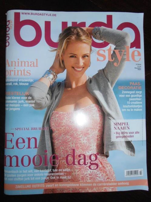 Burda maart 2010 mijn trouwjurk, communiekleding, Hobby en Vrije tijd, Kledingpatronen, Zo goed als nieuw, Vrouw, Burda, Ophalen of Verzenden