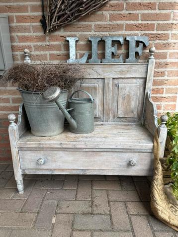 verkocht beschikbaar voor biedingen