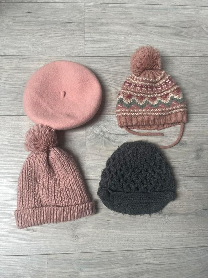 Mutsen- 4 stuks, Kinderen en Baby's, Kinderkleding | Mutsen, Sjaals en Handschoenen, Gebruikt, Muts, Meisje, 104 of kleiner, Ophalen of Verzenden