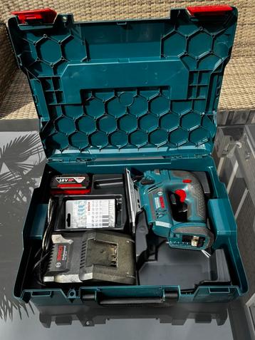 Bosch Professional 18V decoupeerzaag L-Boxx accu en lader beschikbaar voor biedingen