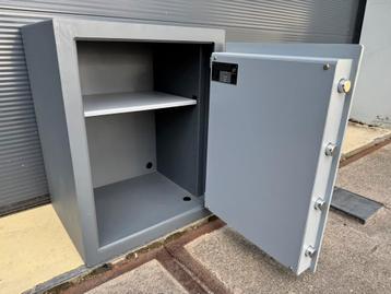 Mooie Secur Line RDW kluis met certificaat en 2 sleutels beschikbaar voor biedingen