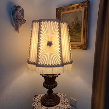 Vintage Tafellamp met Stoffen Kap 2 X  ( Barokstijl ) beschikbaar voor biedingen
