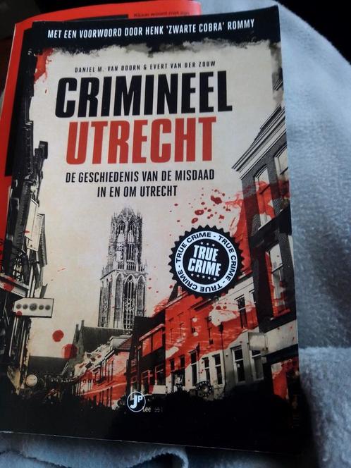 Evert Van der Zouw - Crimineel Utrecht, Boeken, Detectives, Zo goed als nieuw, Ophalen of Verzenden