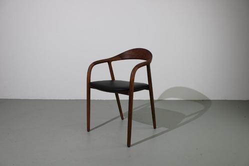 8 Artisan Neva stoelen, Europees walnoot, zwart leer, Huis en Inrichting, Stoelen, Nieuw, Vijf, Zes of meer stoelen, Hout, Leer