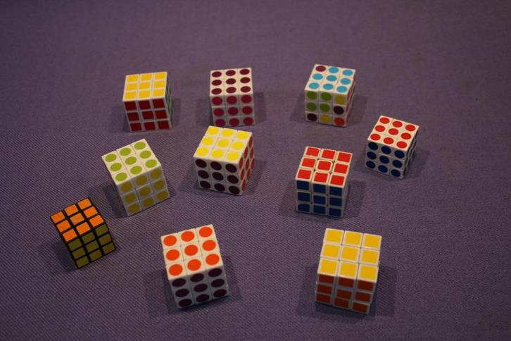 10 stuks Mini Rubiks cube 8, Hobby en Vrije tijd, Denksport en Puzzels, Gebruikt, Rubik's of 3D-puzzel, Minder dan 500 stukjes