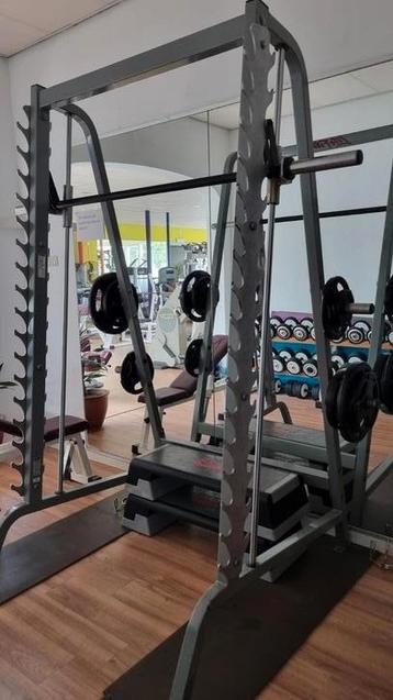 Life Fitness Smith Machine  beschikbaar voor biedingen