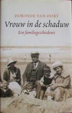 Dorinde van Oort - Vrouw in de schaduw, Ophalen of Verzenden, Gelezen
