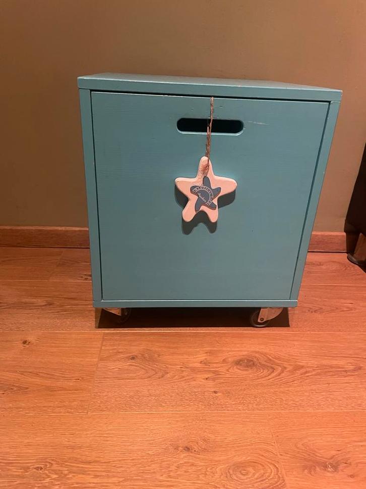 Leuk blauw kastje op wieltjes, Huis en Inrichting, Kasten | Overige, Gebruikt, Ophalen