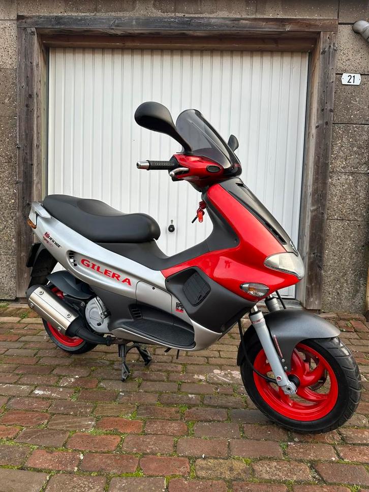 Gilera Runner 125cc Sp Pro 2003 NL Collectors item!! (180cc), Fietsen en Brommers, Scooters | Piaggio, Zo goed als nieuw, Benzine