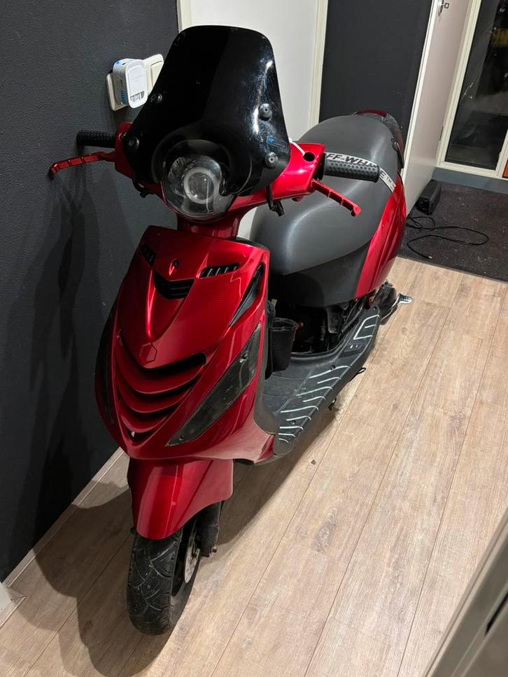Zip piaggio 70cc, Fietsen en Brommers, Scooters | Piaggio, Zo goed als nieuw, Zip, Tweetakt, Ophalen