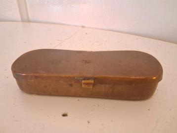 Bronzen doosje beschikbaar voor biedingen