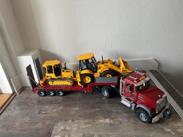 Bruder Mack vrachtwagen met oplegger, shovel en kiepwagen beschikbaar voor biedingen