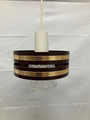 Vintage hanglamp met ijzeren ring en glazen binnen kap beschikbaar voor biedingen