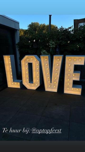 LOVE letters te huur beschikbaar voor biedingen