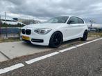 Schitterende BMW 1-Serie 116I Wit. Nieuwe APK en beurt gehad, 1-Serie, 65 €/maand, Zwart, 4 cilinders