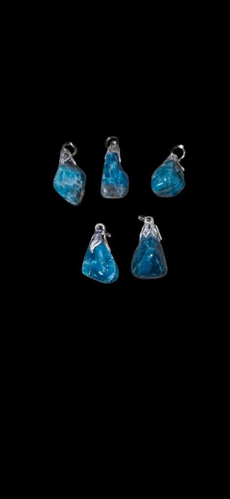 Blauwe apatiet hangers, Verzamelen, Mineralen en Fossielen, Mineraal, Ophalen of Verzenden