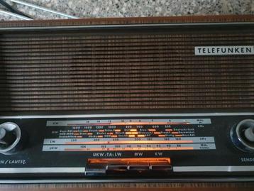 Kleine Telefunken klassieke radio (Jubilate 201) beschikbaar voor biedingen