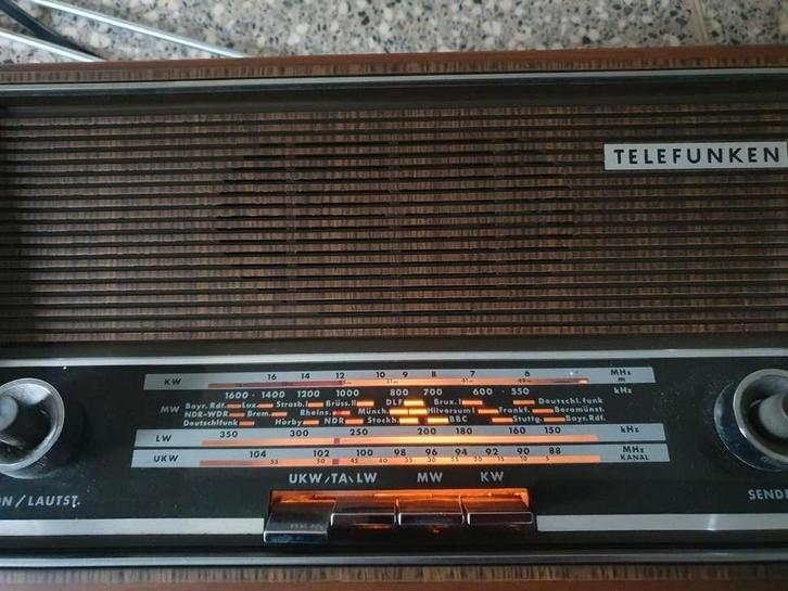 Kleine Telefunken klassieke radio (Jubilate 201), Audio, Tv en Foto, Radio's, Gebruikt, Ophalen of Verzenden