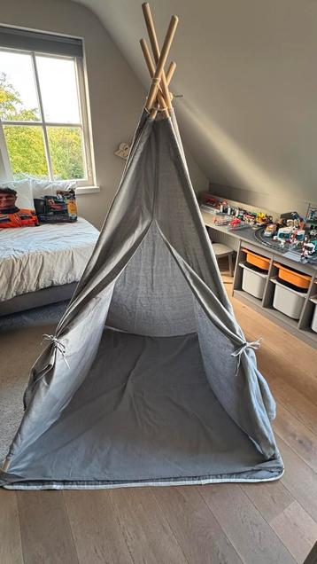 Linnen Tipi speeltent met ondermat beschikbaar voor biedingen