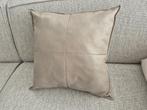 Vierkant leren kussen, 42 x 42 cm, leverkleur/ taupe, Ophalen of Verzenden, Zo goed als nieuw, Overige kleuren, Vierkant