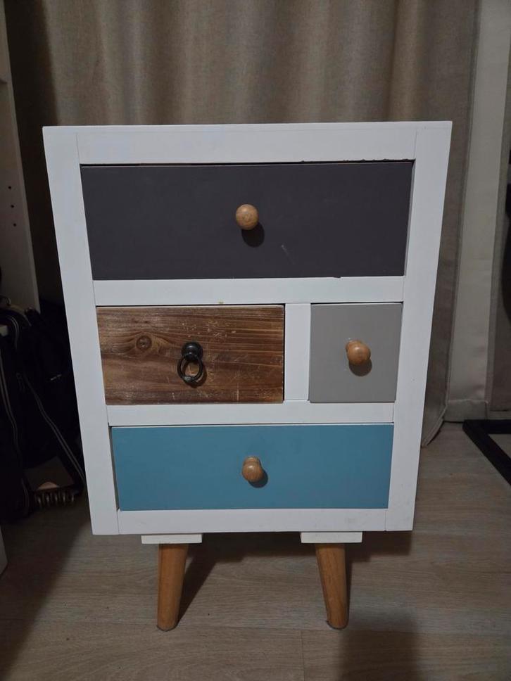 2 Witte Nachtkastjes met Kleurrijke Lades, Huis en Inrichting, Kasten | Ladekasten, Gebruikt, Minder dan 100 cm, Minder dan 50 cm