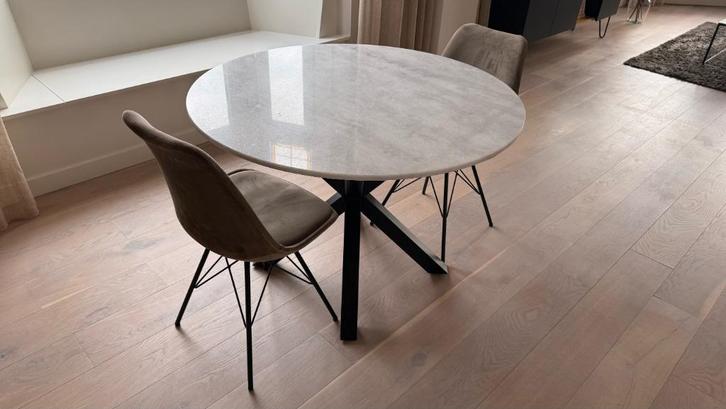 Ronde eettafel massief marmer met 2 stoelen, Huis en Inrichting, Tafels | Eettafels, Zo goed als nieuw, 100 tot 150 cm, 100 tot 150 cm