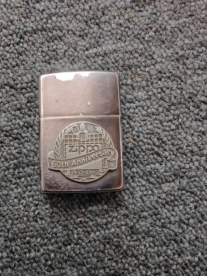 Zippo 60 Jaar Anniversary Edition 1932-1992, Verzamelen, Rookartikelen, Aanstekers en Luciferdoosjes, Ophalen of Verzenden
