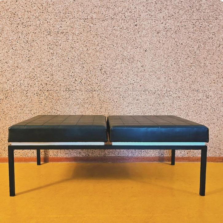 Vintage zwarte skaileren Bank - sofa poef bankje voetenbank, Huis en Inrichting, Banken | Sofa's en Chaises Longues, Zo goed als nieuw