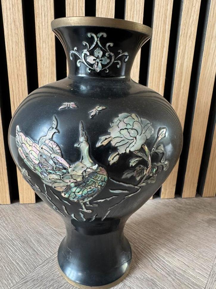 Japanse vaas met parelmoer inlegwerk, Antiek en Kunst, Antiek | Vazen, Verzenden