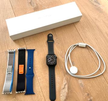 Apple Watch Series 7, 45‐mm Kast, GPS, Cellular