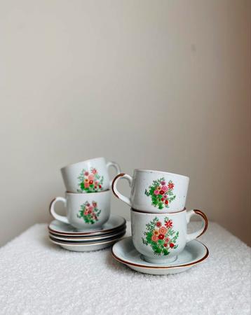 Vintage kop en schotel Wildflower retro koffiekopjes beschikbaar voor biedingen