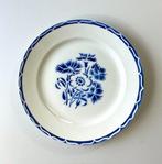 Vintage Frans ontbijtbordje met blauwe rand en bloemen