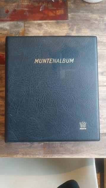 Verzameling munten in een vol album - 1950 en ouder  beschikbaar voor biedingen