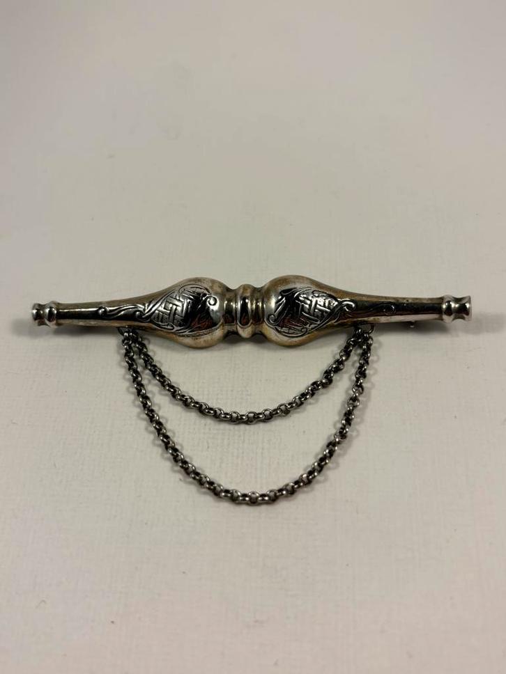 Zilveren broche met zilveren jasseron, Antiek en Kunst, Antiek | Goud en Zilver, Zilver, Ophalen of Verzenden