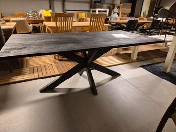 Eettafel - zwart + spinpoot beschikbaar voor biedingen